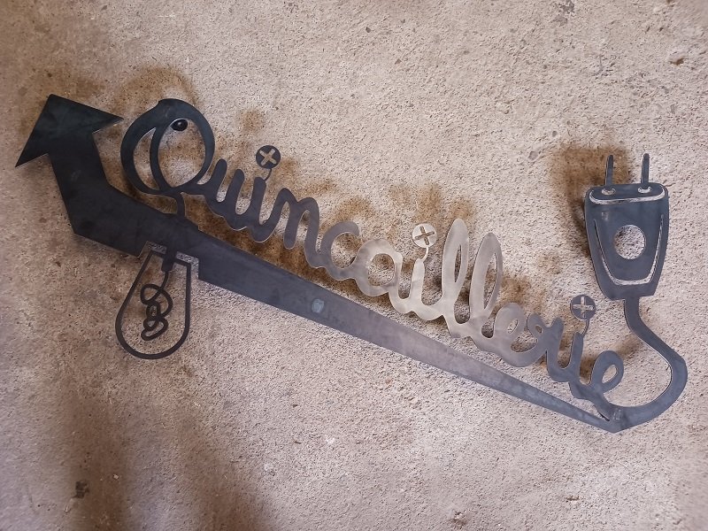 Enseigne métal découpée, Quincaillerie